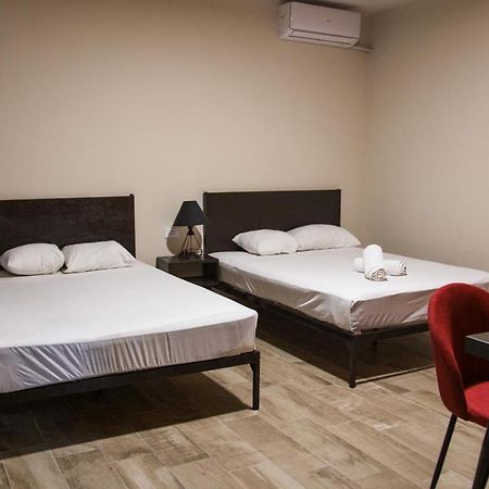 Esduma Iguanas Hotel بلايا ديل كارمن المظهر الخارجي الصورة