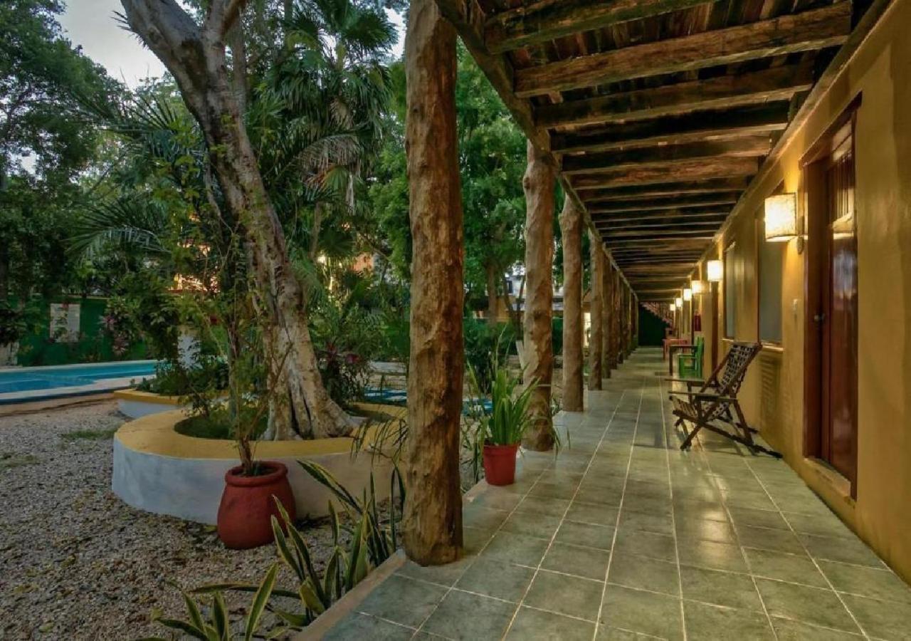Esduma Iguanas Hotel بلايا ديل كارمن المظهر الخارجي الصورة