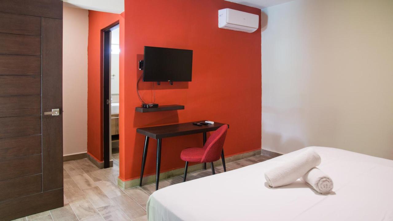 Esduma Iguanas Hotel بلايا ديل كارمن المظهر الخارجي الصورة